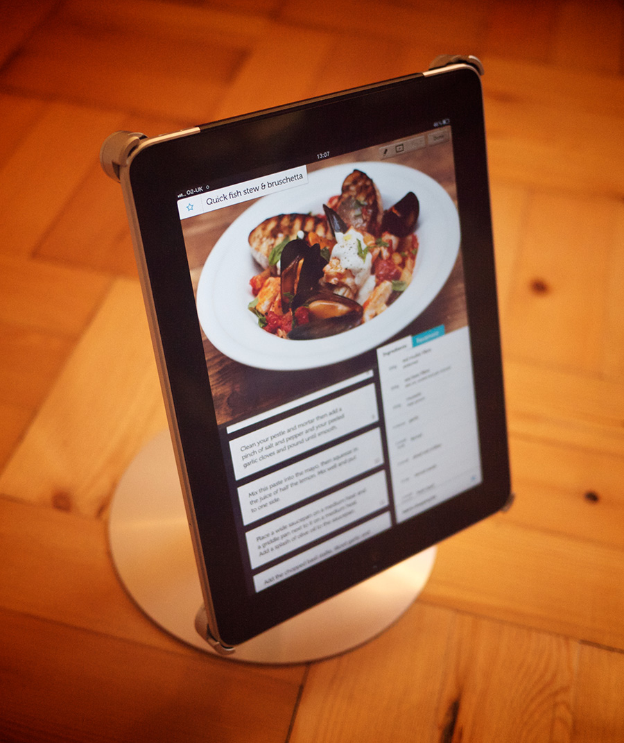 Article illustration for Review: Mantis Stand for iPad